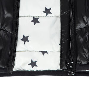 Ελαφρύ* καπιτονέ αδιάβροχο μπουφάν με κουκούλα και θήκη με στάμπα 