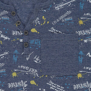 Κοντομάνικη μπλούζα από ζέρσεϊ με εμπριμέ μοτίβο και λαιμόκοψη κελεμπίας 