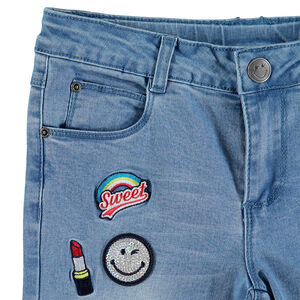 Παιδικά - Τζιν με used όψη, μόνιμες τσακίσεις και σήματα ©Smiley 