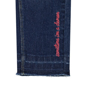 Τζιν με φθαρμένη και τσαλακωμένη όψη και μπαλώματα 