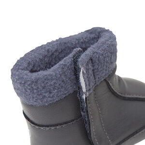 Μπότες ημίψηλες με τελείωμα ψεύτικη γούνα 