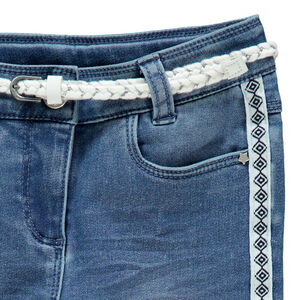 Jean effet used à bandes imprimées et ceinture tressée 