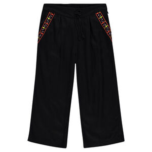 Παιδικά - Κάπρι παντελόνι φαρδύ και άνετο, με κεντήματα 