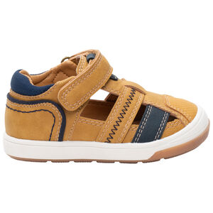 Baskets ajourées à touches de marine 