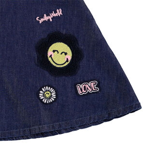 Φόρεμα-σαλοπέτα από σαμπρέ ύφασμα με βολάν στις τιράντες και κεντημένο μοτίβο ©Smiley 