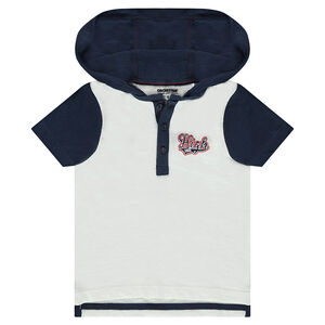 Κοντομάνικο πόλο με κουκούλα και κεντημένη φράση 