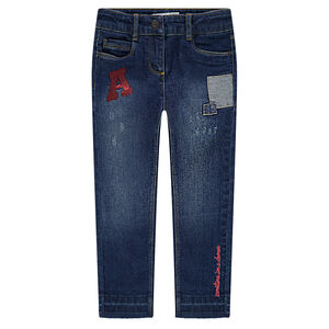 Τζιν με φθαρμένη και τσαλακωμένη όψη και μπαλώματα 