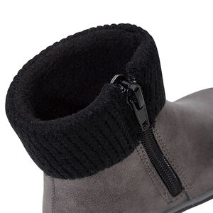 Ασημί μποτάκια με απλικέ λουλούδι και πλεκτό ύφασμα στο άνοιγμα 