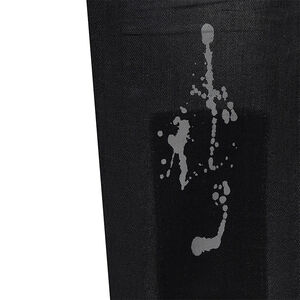 Τζιν με φθαρμένη και τσαλακωμένη όψη, σκισίματα και πιτσιλιές χρώματος 