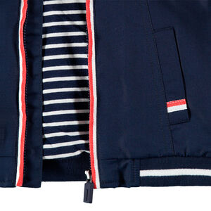 Αντιανεμικό μπουφάν με ριγέ ζέρσεϊ επένδυση και τσέπες 