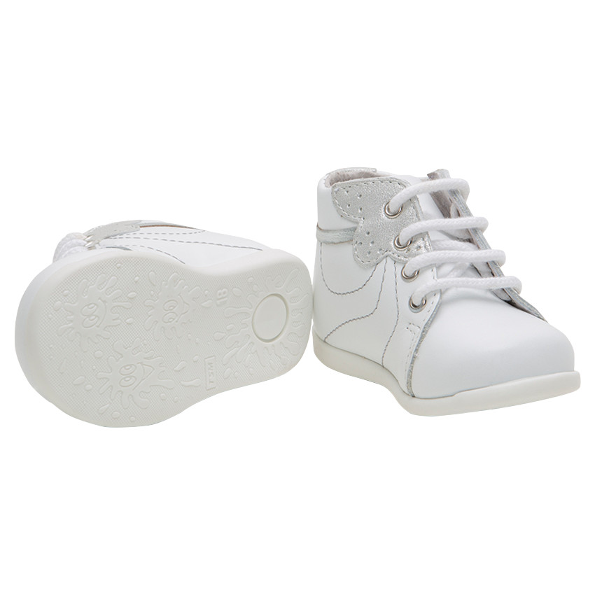 Δερμάτινα μποτάκια με ασημί φάσες 