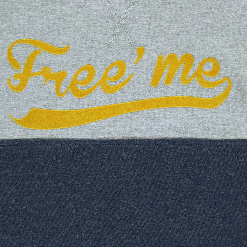 Δίχρωμη μακρυμάνικη μπλούζα με φαντεζί στάμπα 