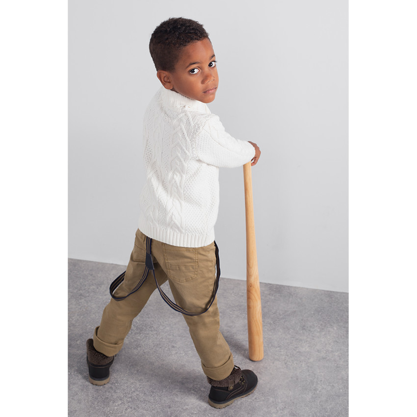 Βαμβακερό παντελόνι νηματοβαφή με μόνιμες τσακίσεις και αφαιρούμενες ριγέ τιράντες 