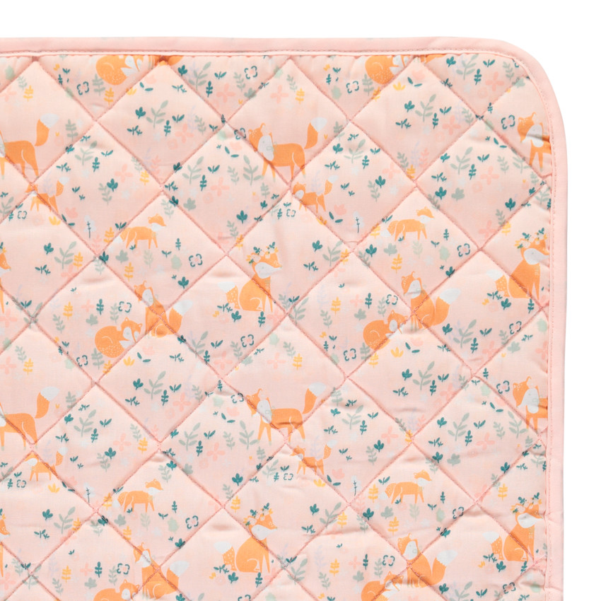 Πάπλωμα με μοτίβο σε όλη την επιφάνεια και σταυρωτές ραφές  