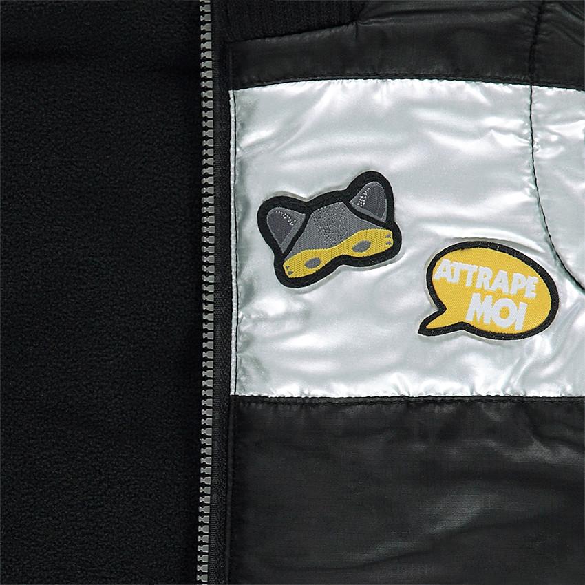 Αμάνικο δίχρωμο μπουφάν με επένδυση από μικροφλις και σήματα 