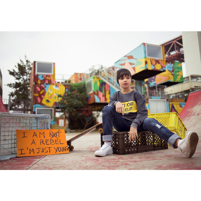 Παιδικά - Τζιν με φθαρμένη όψη και τσέπη με φερμουάρ 