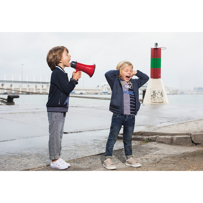 Βαμβακερό παντελόνι με λεπτές ρίγες και ανάγλυφο καρχαρία 