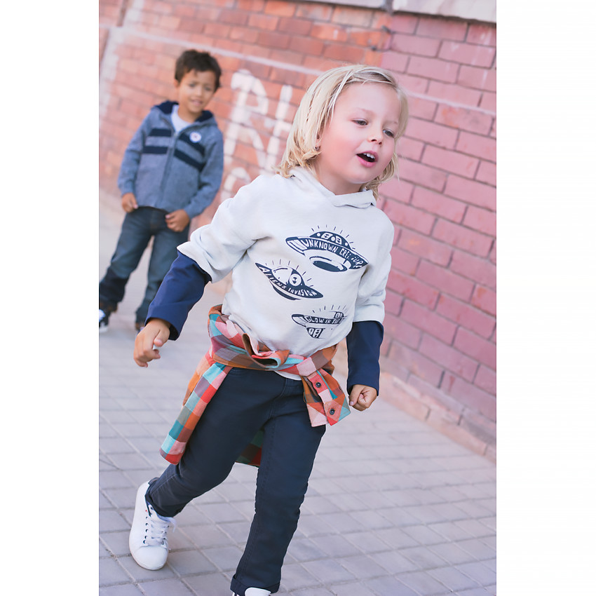 Μακρυμάνικη μπλούζα 2 σε 1 με κουκούλα και στάμπα ιπτάμενους δίσκους 