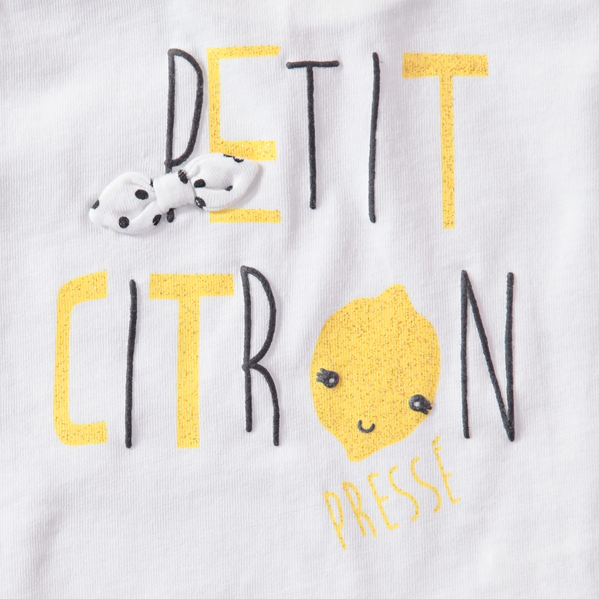 Σύνολο αμάνικη ζέρσεϊ μπλούζα με τυπωμένο μήνυμα και κίτρινη βερμούδα με πουά 