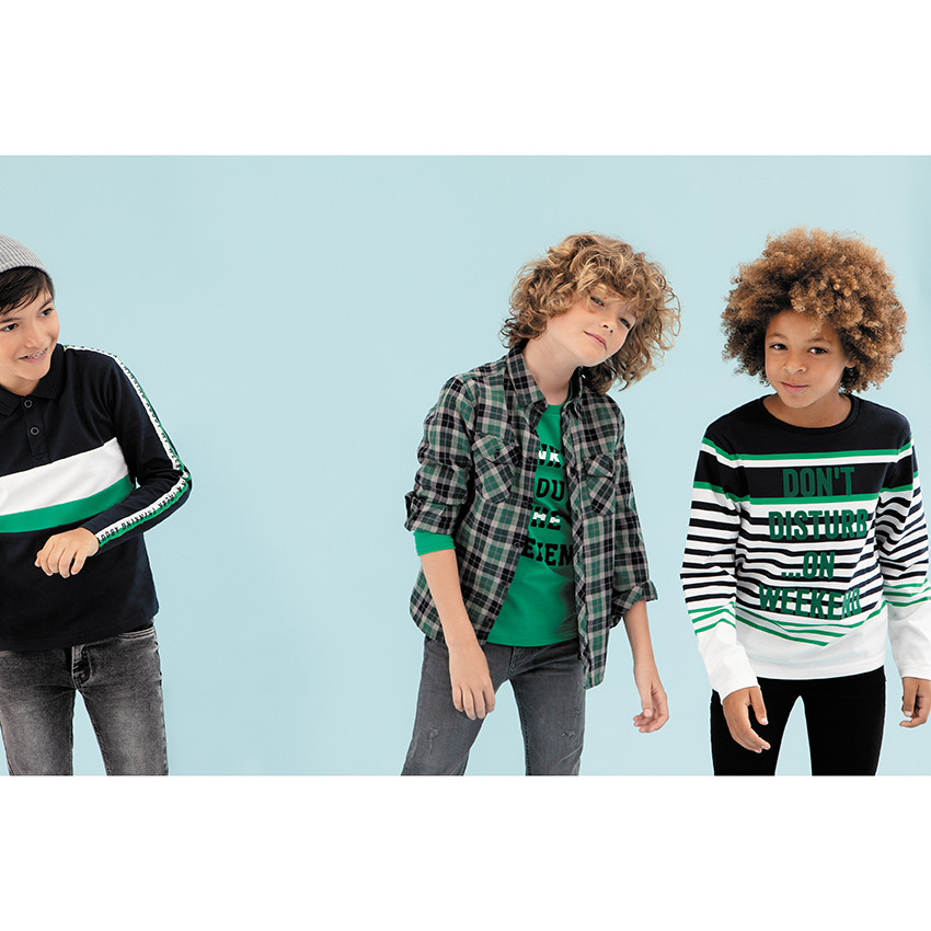 Παιδικά - Μακρυμάνικο ζέρσεϊ πόλο με λωρίδες σε αντίθεση και φράσεις 