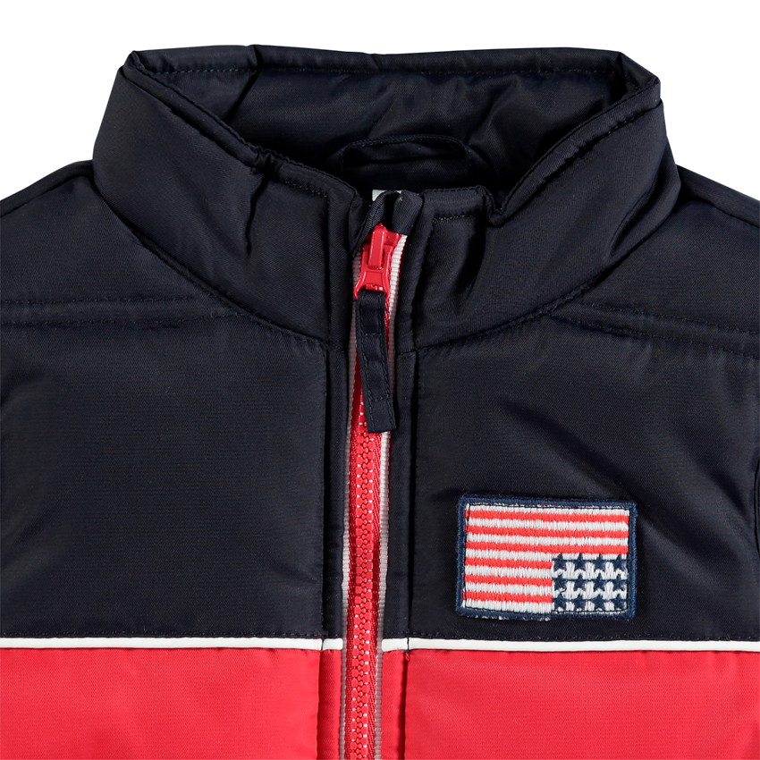 Αμάνικο δίχρωμο καπιτονέ μπουφάν με απλικέ σήμα σημαία  