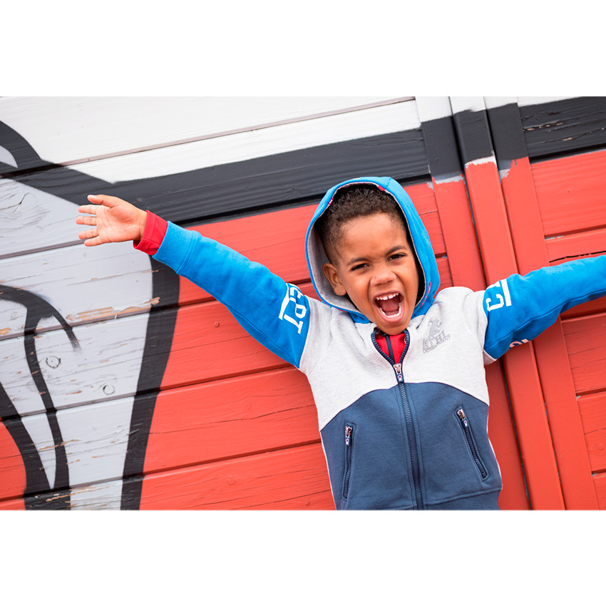 Φανελένια ζακέτα με κουκούλα, στάμπες και τσέπες με φερμουάρ 