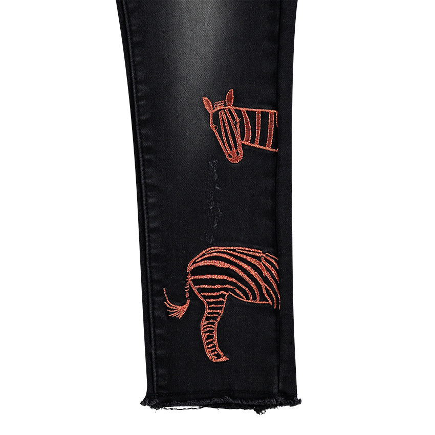 Τζιν skinny με φθαρμένη όψη και κεντημένη ζέβρα 