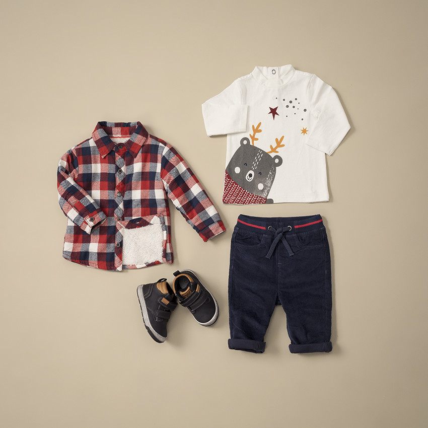 Μποτάκια από συνθετικό δέρμα με βέλκρο και άνοιγμα σε αντίθεση 