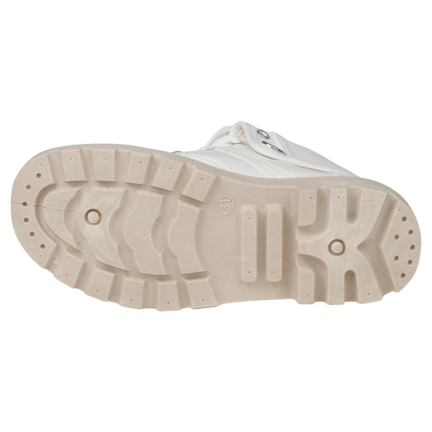 Πάνινα αθλητικά μποτάκια με ρεβέρ στο άνοιγμα και στη γλώσσα 