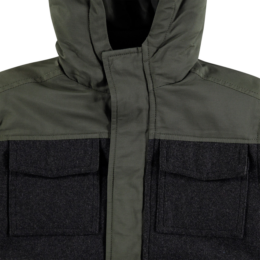 Παρκά από δύο υλικά με μεγάλες πλακέ τσέπες  