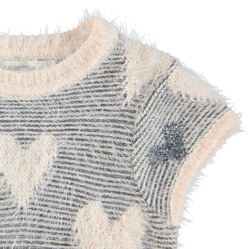 Αμάνικο πλεκτό φόρεμα με χνουδωτή υφή και ζακάρ καρδούλες 