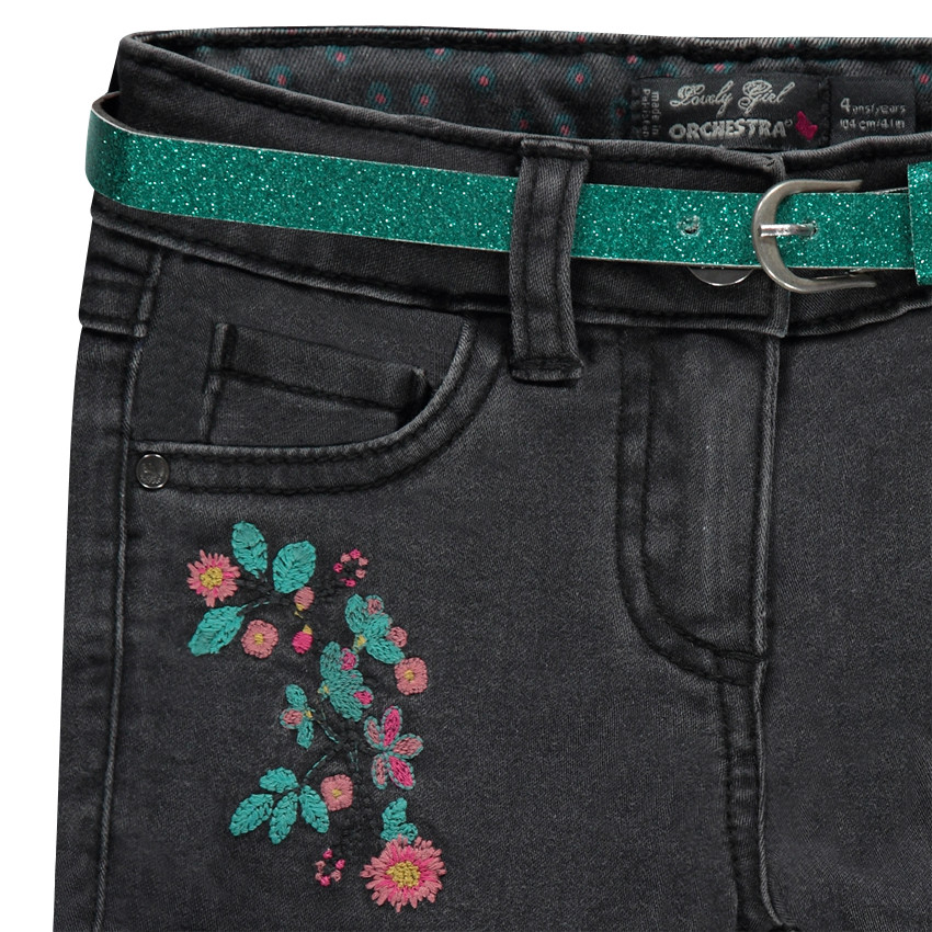 Τζιν σορτς με κέντημα και ζώνη με παγιέτες 