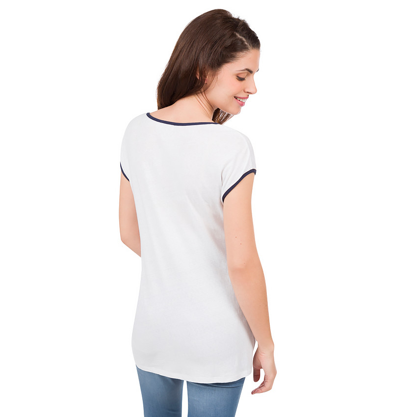 Κοντομάνικη μπλούζα με τσέπη και κεντημένη φράση 