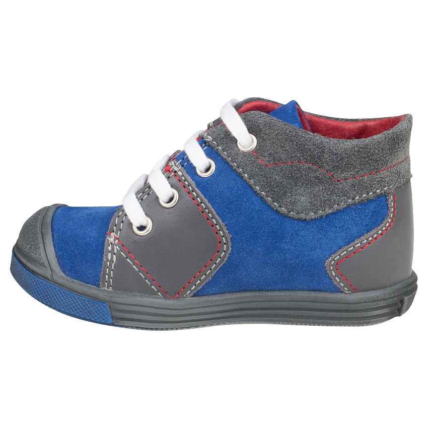 Δερμάτινα σουέτ μποτάκια με φάσες που κάνουν αντίθεση 