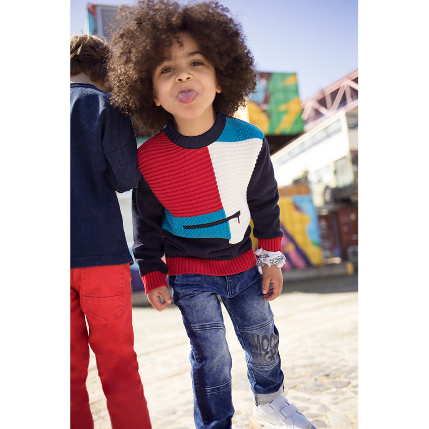 Πλεκτό πουλόβερ με αντιθέσεις και φερμουάρ μπροστά 