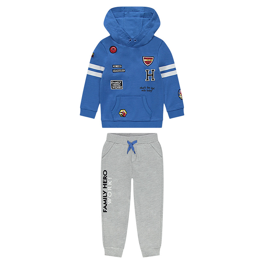 Φόρμα από δίχρωμη φανέλα με σήματα και στάμπες 