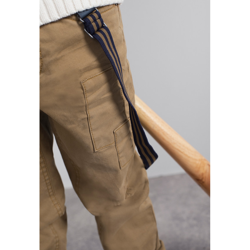 Βαμβακερό παντελόνι νηματοβαφή με μόνιμες τσακίσεις και αφαιρούμενες ριγέ τιράντες 