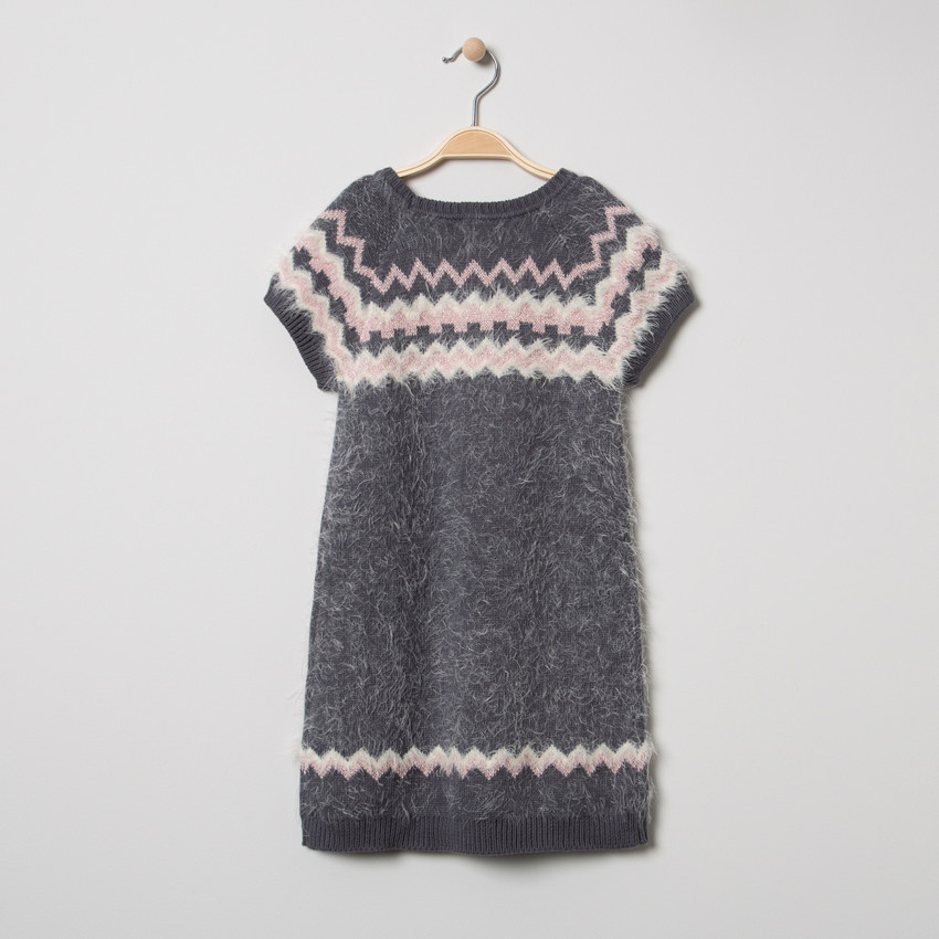 Κοντομάνικο πλεκτό φόρεμα με ζακάρ μοτίβα και χνουδωτή υφή 