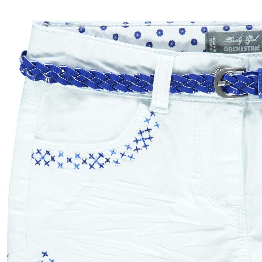 Σορτς με κέντημα και ζώνη σε σχέδιο πλεξίδα 