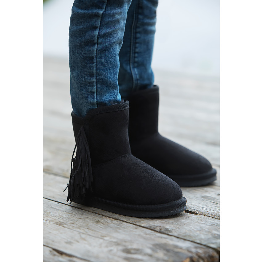 Μποτάκια με επένδυση και κρόσια σε σουέτ υφή σε νούμερα 28 έως 38 