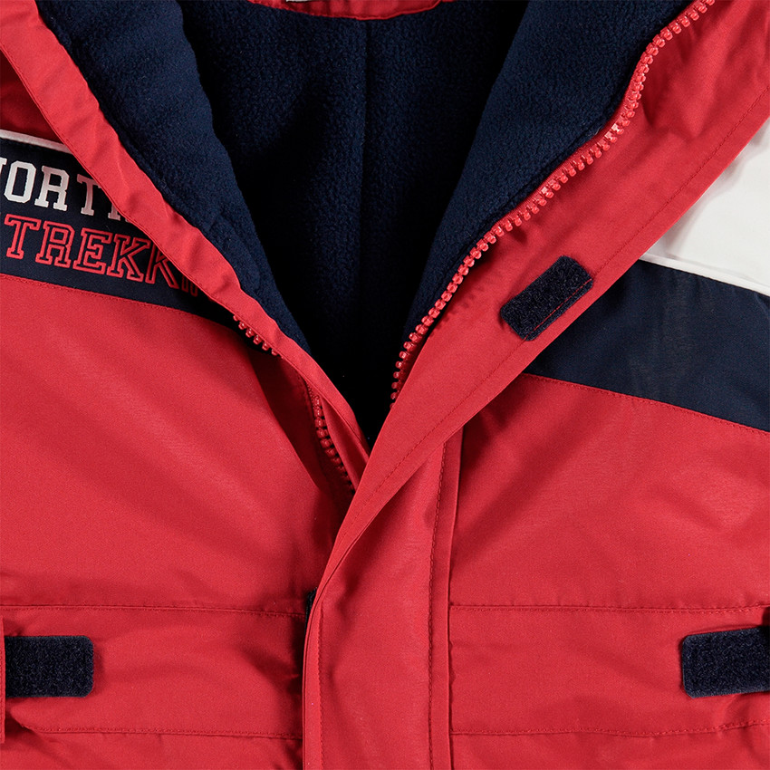 Τρίχρωμη ολόσωμη φόρμα του σκι με επένδυση μικροφλίς και φερμουάρ στις τσέπες 