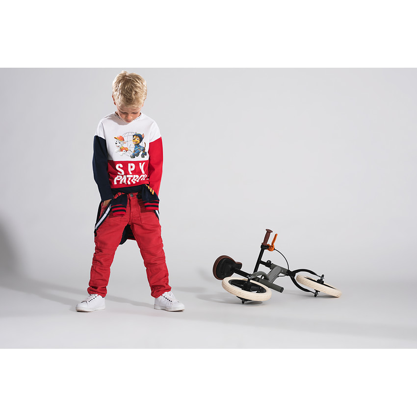 Υφασμάτινο κόκκινο παντελόνι με used όψη και ελαστικές αφαιρούμενες τιράντες 