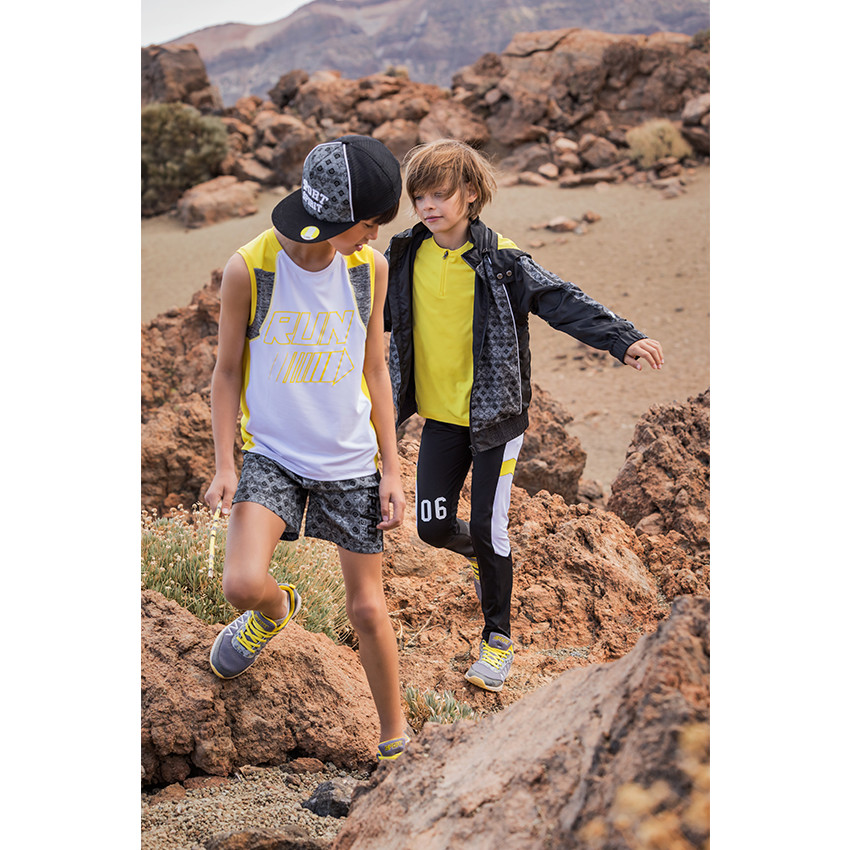 Σορτσάκι με διάσπαρτο σχέδιο σε όλη την επιφάνεια και τσέπη με φερμουάρ 