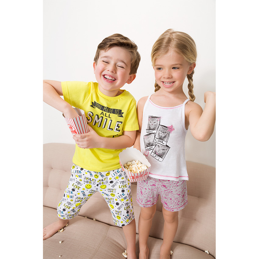 Πιτζάμα με αμάνικο τοπ, σορτς και στάμπα γάτες 