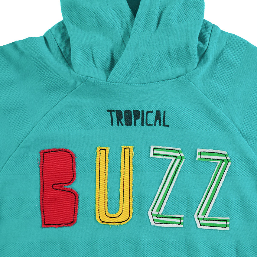 Κοντομάνικη μπλούζα με κουκούλα, απλικέ φράση και τσέπη 