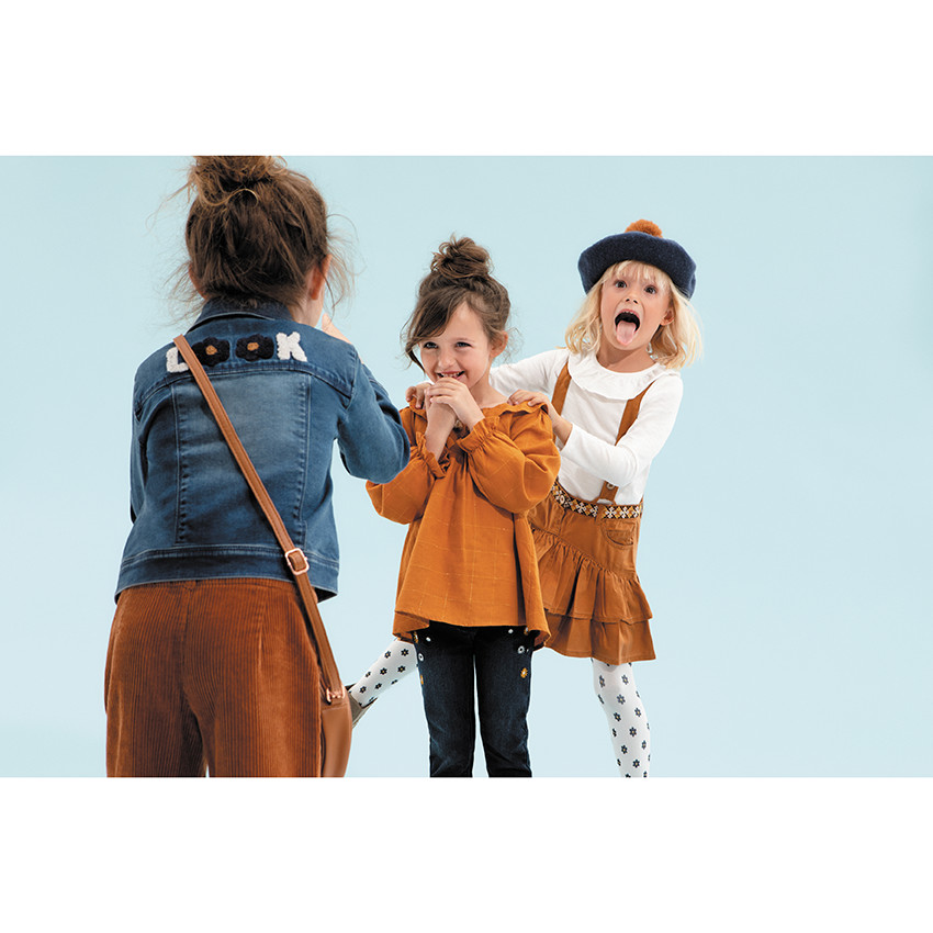 Μακρυμάνικη μπλούζα από ζέρσεϊ με βολάν στη λαιμόκοψη 