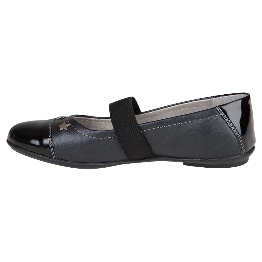 Δερμάτινα παπουτσάκια αγκαλιάς με ελαστικό λουράκι και πριτσίνια 