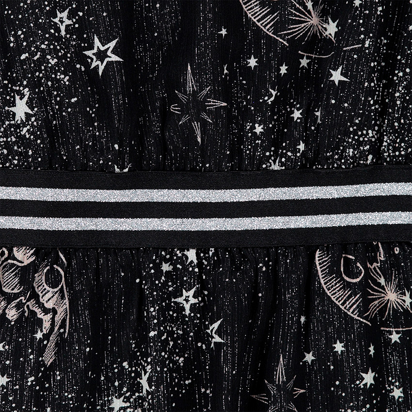 Φόρεμα με βολάν, μοτίβο αστέρια και λάστιχο με μεταλλιζέ ρίγες στη μέση 