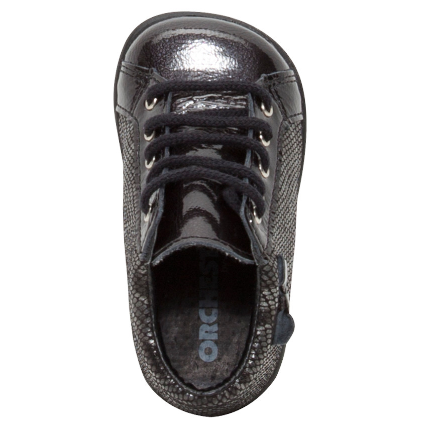 Δερμάτινα μποτάκια σε στιλ κροκό με κορδόνια και διακοσμητικό φιόγκο 