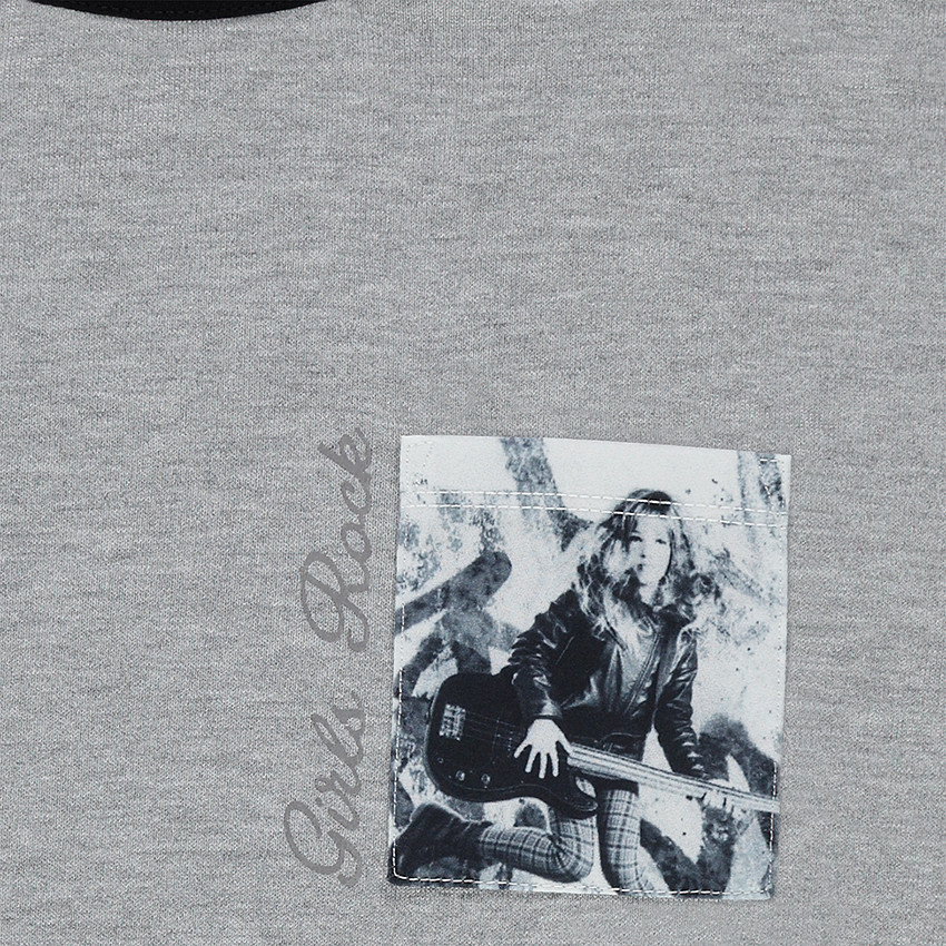 Παιδικά - Δίχρωμη μακρυμάνικη μπλούζα με τυπωμένη τσέπη 